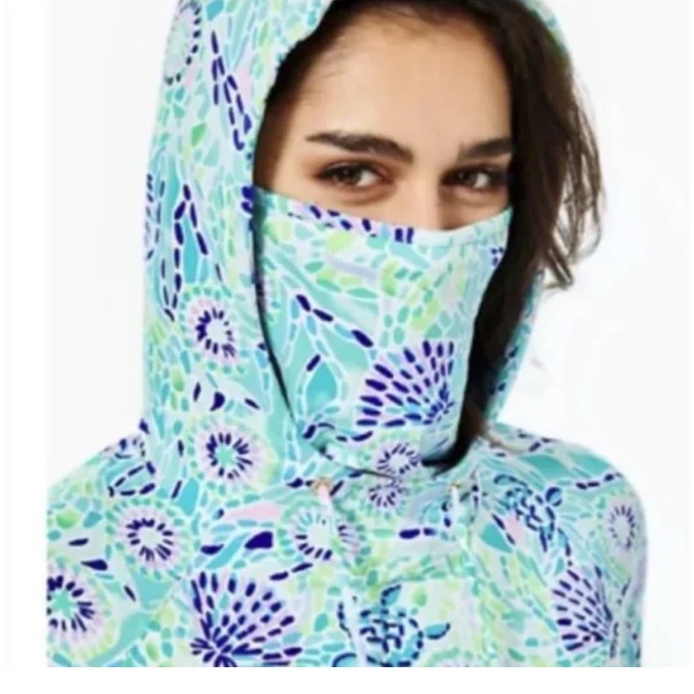 Lilly Pulitzer UPF 50+ ChillyLilly Lili Block Popover - Picture 3 of 6